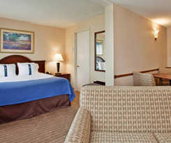 Holiday Inn and Suites Overland Park - Convention Center, An Ihg