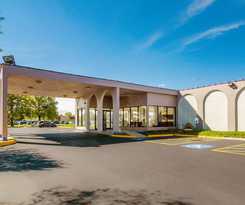HomeTowne Studios by Red Roof Chicago - N Aurora-Naperville