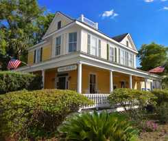 Hotel Coombs Inn and Suites