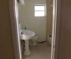 Hotel Eamon James Apartments & Suites