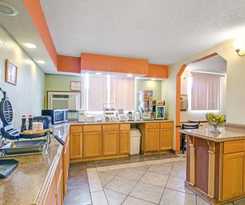 Super 8 By Wyndham Lenexa Overland Park/mall Area