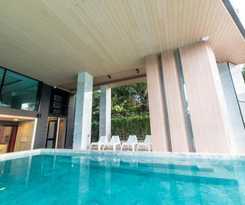 Hotel Pause and Play