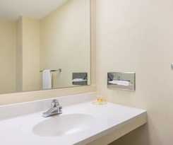 Days Inn By Wyndham St. Louis North
