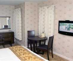 Hotel Congress and Suites