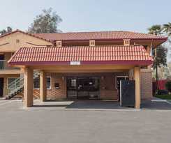 Hotel Super 8 By Wyndham Visalia