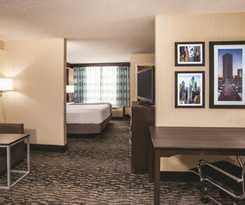 La Quinta Inn and Suites By Wyndham Newark - Elkton