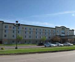 La Quinta Inn and Suites By Wyndham Omaha Airport Downtown