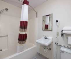 Hotel Bearcat Inn and Suites