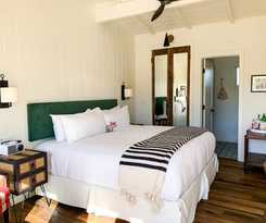 Hotel Skyview - 21 and Over Pool