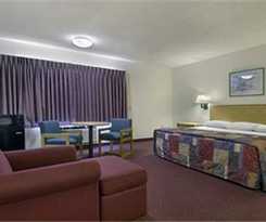 Hotel Plano Inn and Suites