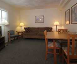 Hotel Hamilton Village Inn