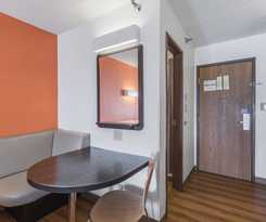 Motel 6 Omaha - Central