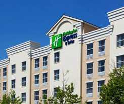 Hotel Comfort Suites Near Birkdale Village- Huntersville