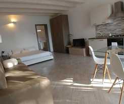  Paradeisos Residence Sas