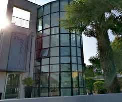 Hotel In - Lounge Room