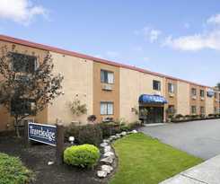 Travelodge by Wyndham Cleveland Lakewood