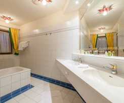 Hotel Party Frau Holle