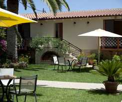 Nikolas Suites
