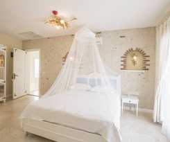  Alaroof Hotel