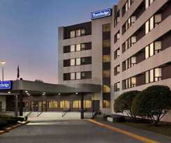 Hotel Travelodge By Wyndham Toronto East