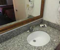 Hotel Riverside Inn and Suites