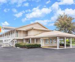  Super 8 by Wyndham Madison 