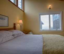Hotel The Waves/the Argonauta Inn/the White Heron Lodge