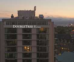 Doubletree By Hilton and Suites Victoria