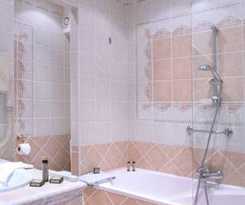 Hotel La Bastide De Tourtour and Spa
