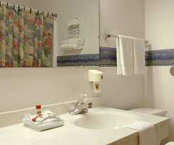 Super 8 By Wyndham Omaha/west Dodge