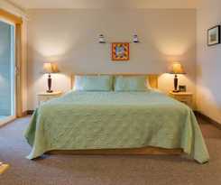 Hotel Sea Breeze Court