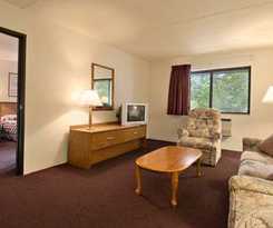 Hotel Super 8 By Wyndham Groton