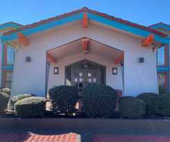 Hotel Howard Johnson by Wyndham Columbus Fort Moore
