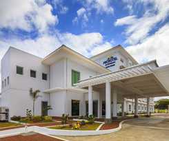 Hotel Microtel by Wyndham South Forbes near Nuvali 