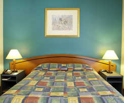 Hotel Seasons Newman