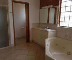Hotel Coastal Waters Motor Inn