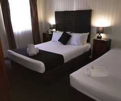 Hotel Country Plaza Motor Inn