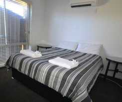 The Oaks Hotel