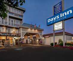 Days Inn by Wyndham Victoria Airport Sidney