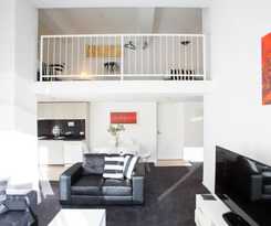 Ultiqa Little Collins (located At The Hero Apartme