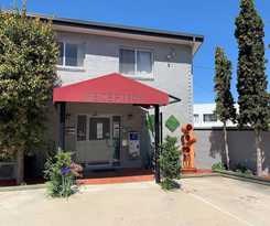 Crest Motor Inn