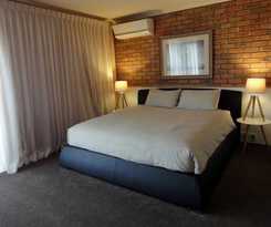Summerhill Motor Inn