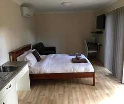 Hotel Mapleton Cabins and Caravan Park