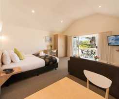 Hotel Boathouse Resort Studios and Suites