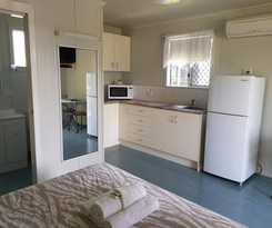 Hotel Queens Beach Tourist Village