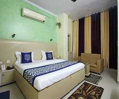 Hotel Oyo 7636 Kaushalya Residency