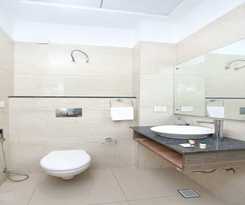 Hotel Oyo 17199 Clg Grand