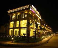 Hotel Anandam Clarks Inn Suites Vrindavan