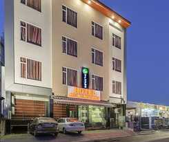  Super Townhouse Bani Park Formerly Aroma Residency
