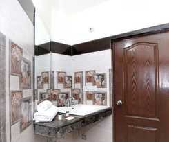 Oyo 10384 Rajesh Palace